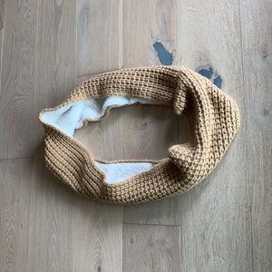 Uniqlo Infinity Scarf Tan and White